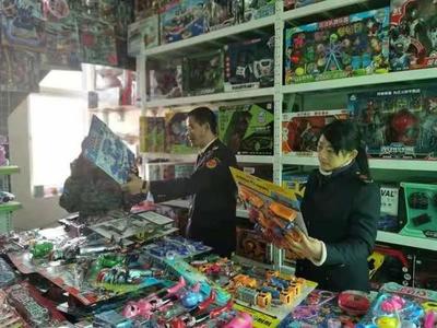 激光筆不是玩具——西湖區(qū)局開(kāi)展校園周邊激光筆整治行動(dòng)，規(guī)范玩具銷售
